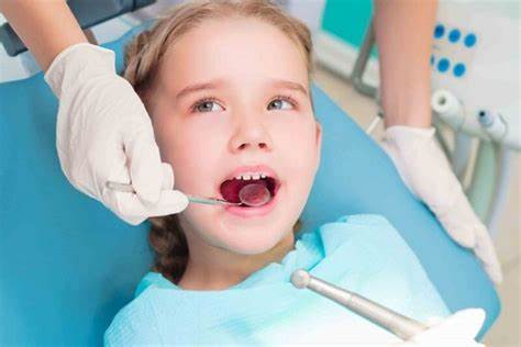 Trẻ em có thay răng cấm không? Những điều cần lưu ý