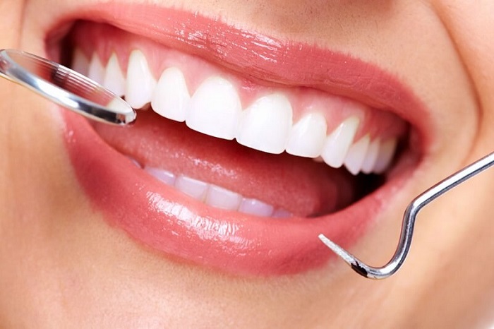 Làm răng sứ có gây ảnh hưởng đến răng thật không?