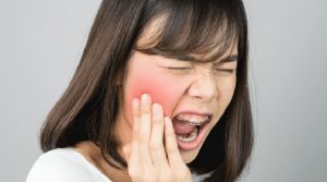 Nhổ răng khôn đau bị sưng đau là hiện tượng bình thường