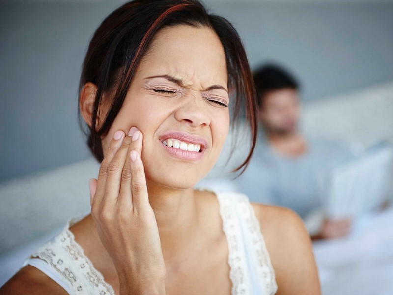 4 nguyên nhân khiến nhổ răng khôn 2 tuần vẫn đau