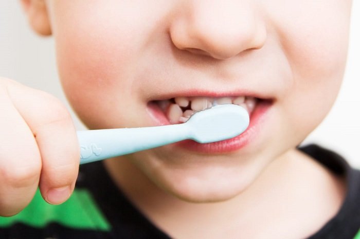 Khi nào bắt đầu tập đánh răng cho bé?