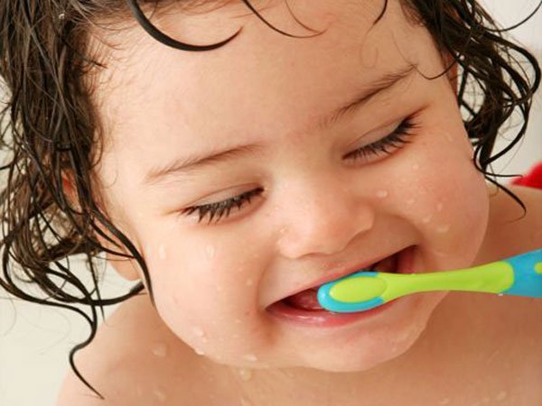 10 Cách chăm sóc răng miệng cho cả nhà hiệu quả