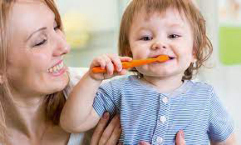 Khi nào nên bắt đầu dạy bé đánh răng