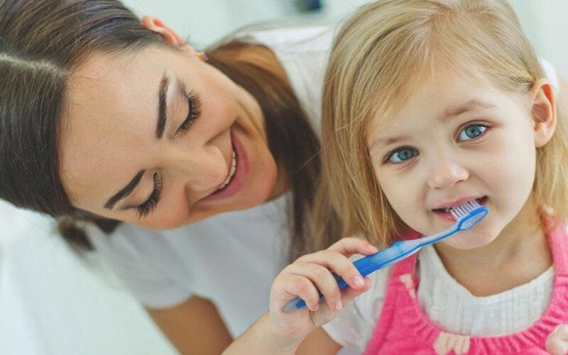 Những mốc thời gian chăm sóc răng miệng cho trẻ.