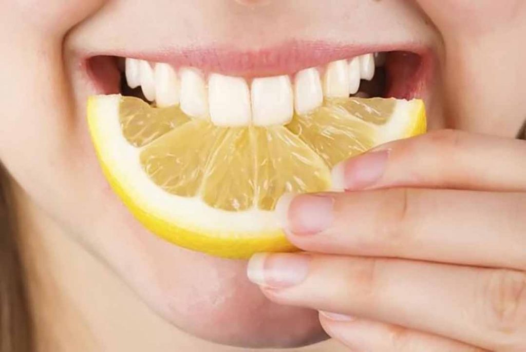 Răng bị ê buốt do ăn các thực phẩm có tính axit