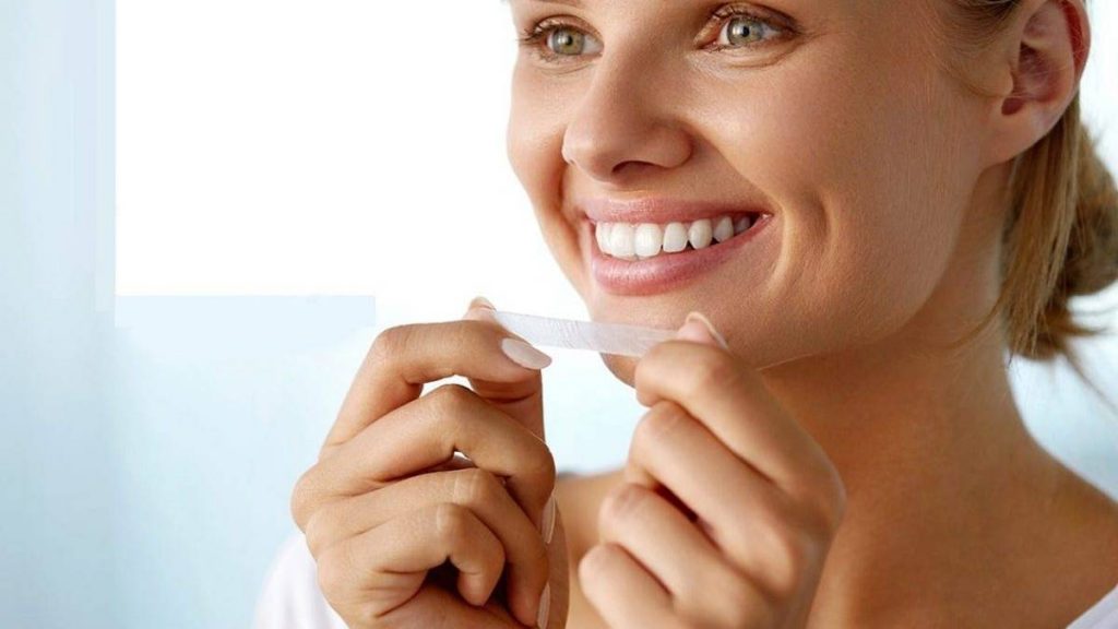  Nhược điểm khi biết cách dùng keo dán trắng răng 