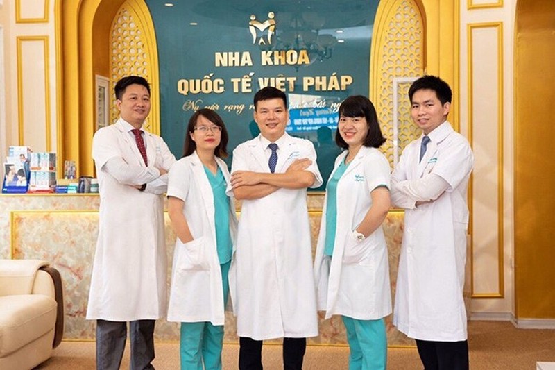 Đội ngũ bác sĩ chuyên nghiệp tại nha khoa Quốc tế Việt Pháp