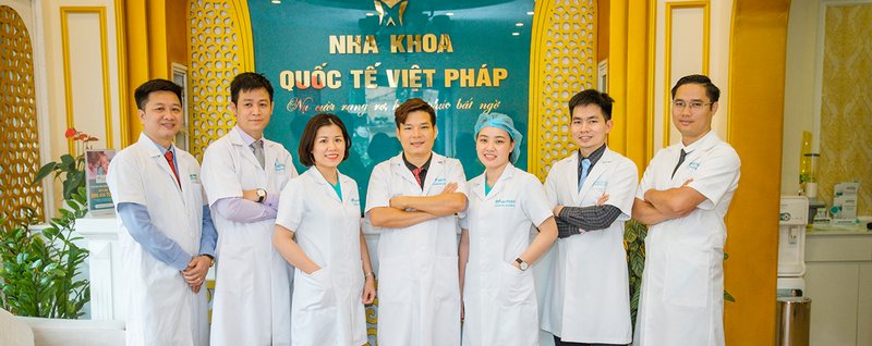 Đội ngũ bác sĩ tại phòng khám nha khoa quốc tế Việt Pháp